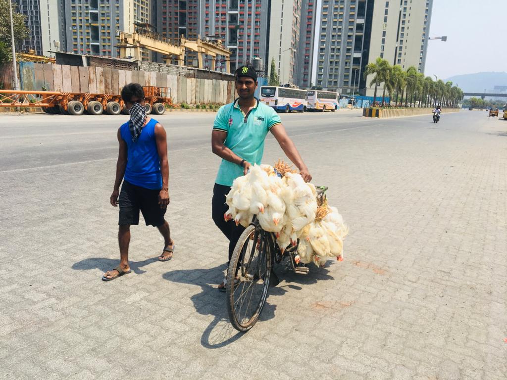 संचारबंदी असल्यामुळे एरवी गर्दीने ओसांडून वाहणारे मुंबईतील रस्ते सध्या ओस पडले आहेत. ( सर्व फोटो सौजन्य - प्रशांत नाडकर)