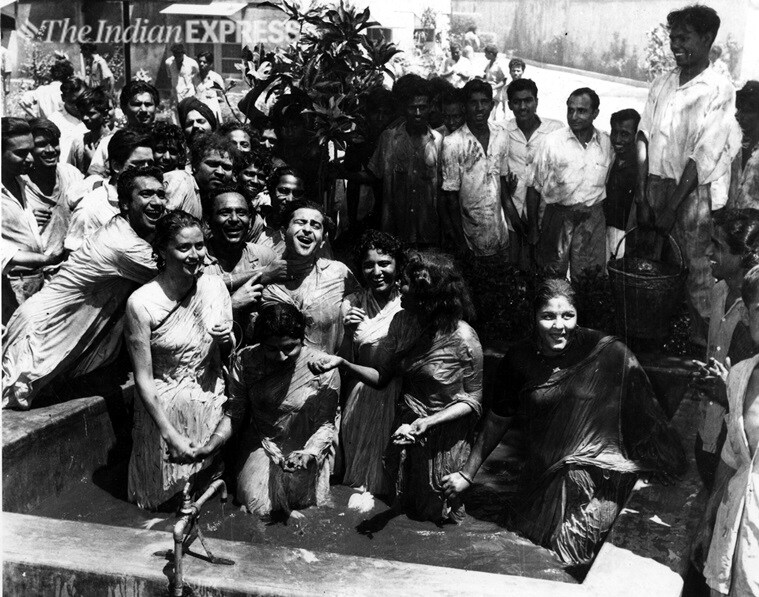राज कपूर आणि बॉलिवूडमधील इतर कलाकार. (Photo: Express Archive)
