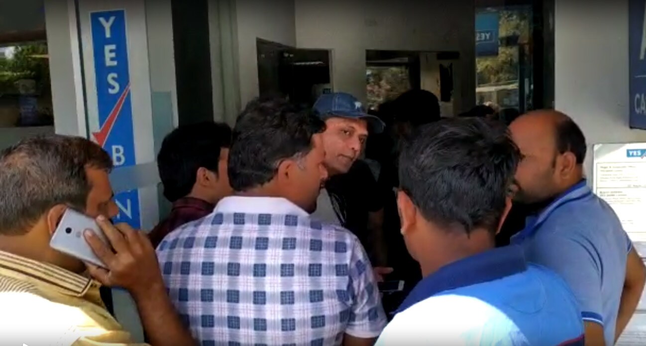 देशातील सर्वोच्च अशा रिझर्व्ह बँकेकडून येस बँकेचे संचालक मंडळ गुरुवारी बरखास्त करण्यात आले.