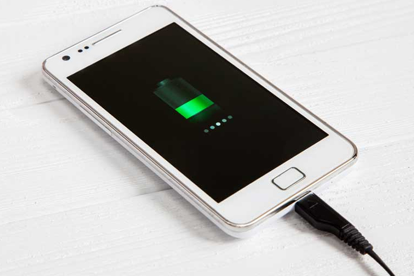 फोन रात्रभर कधीही चार्ज करत ठेवू नये. जास्तवेळ बॅटरी चार्ज झाल्याने तिची ‘बॅटरी लाईफ’ कमी होते.