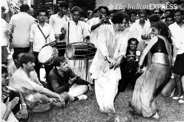 गोपी किशन आणि डेज़ी ईरानी यांनी होळी साजरी करताना नृत्य सादर केले होते. (Photo: Express Archive)