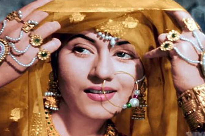 अभिनेत्री - मधुबाला, चित्रपट - 'मुघल-ए-आझम' (१९६०), गाणं - ‘जब प्यार किया तो डरना क्या'