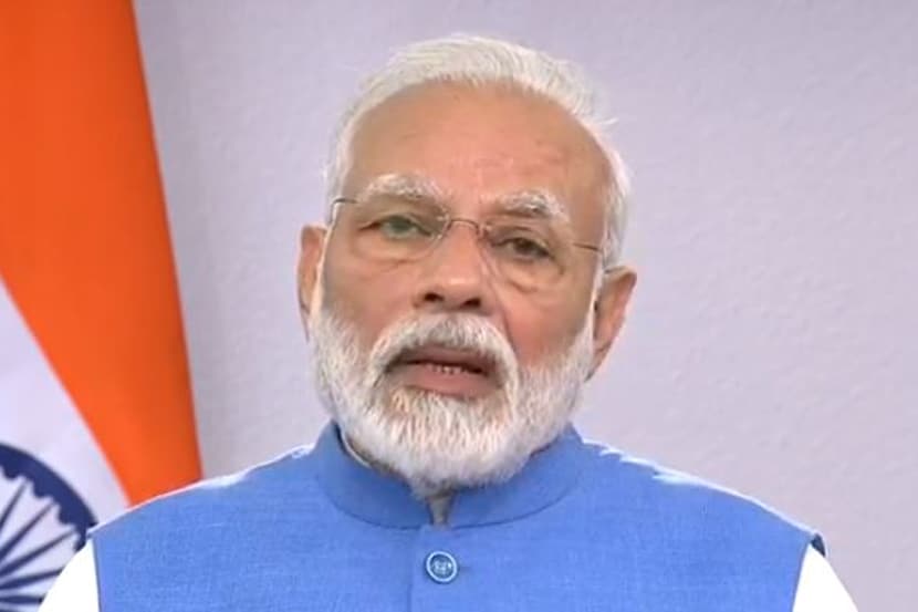 पंतप्रधान नरेंद्र मोदी आज म्हणजेच १२ मे रोजी रात्री ८ वाजता देशाला संबोधित करणार आहेत. करोनाच्या पार्श्वभूमीवर मोदी देशातील नागरिकांशी संवाद साधणार आहेत. मात्र मोदी पुन्हा एकदा आठ वाजता बोलणार म्हटल्यावर सोशल मिडियावर जोरदार चर्चा सुरु आहे. पंतप्रधान मोदींनी याआधीही अनेकदा रात्री आठच्या भाषणांमध्ये अनेक ऐतिहासिक निर्णय जाहीर केले आहेत. त्यामुळेच आजही मोदी काही मोठी घोषणा करणार का याकडे साऱ्या देशाचे लक्ष लागून राहिलं आहे. मात्र मोदी आठ वाजताच का घोषणा करतात किंवा आठ आकडा हा मोदींचा प्रिय आकडा आहे का यासंदर्भात इंटरनेटवर अनेकदा लोकं सर्च करताना दिसतात. याबद्दलच आपण या फोटोगॅलरीमधून प्रकाश टाकणार आहोत.