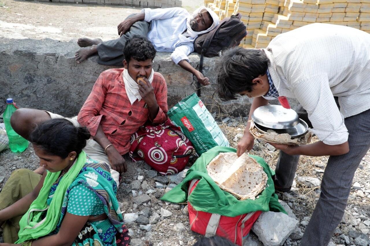 अशा खडतर प्रसंगामध्ये अडचणीत सापडलेल्या व्यक्तींना मदत करणं हे आपल्या सर्वांचं काम आहे.