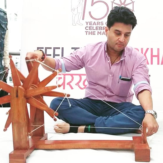 २००१ साली स्टॅनफोर्ड विद्यापीठाच्या ग्रॅज्युएट स्कूल ऑफ बिझनेसमधून त्यांनी MBA ची पदवी घेतली.