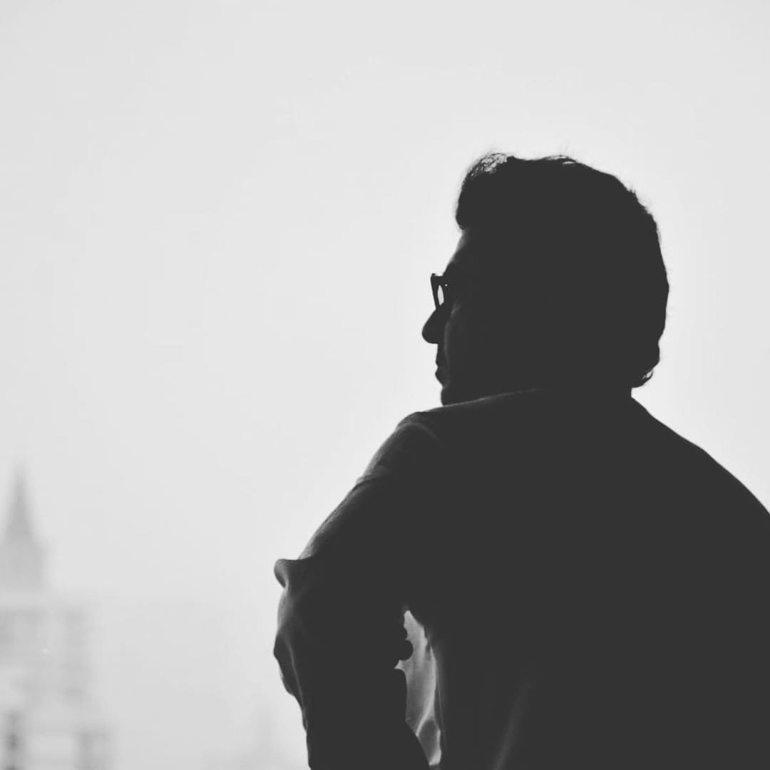 भारतीय राजकारणामधील घराणेशाही बद्दल बोलताना राज ठाकरे म्हणाले, “कुठलीही गोष्ट लादून होत नसते. उद्या मी माझ्या मुलाला राजकारणात आणलं किंवा इतर कोणी त्यांच्या मुलाला वा मुलीला आणलं. तरी जनताच केवळ त्यांना राजकारणात आणू शकता. कारण स्वीकारायचं की नाही हे जनतेवर असतं,” असं राज म्हणाले.