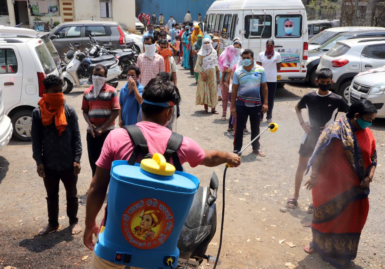 सरकारनं सर्वांना खबरदारी घेण्याचं आवाहनही केलं आहे. तसंच सोशल डिस्टन्सिंगही पाळण्यास सांगितलं आहे.
