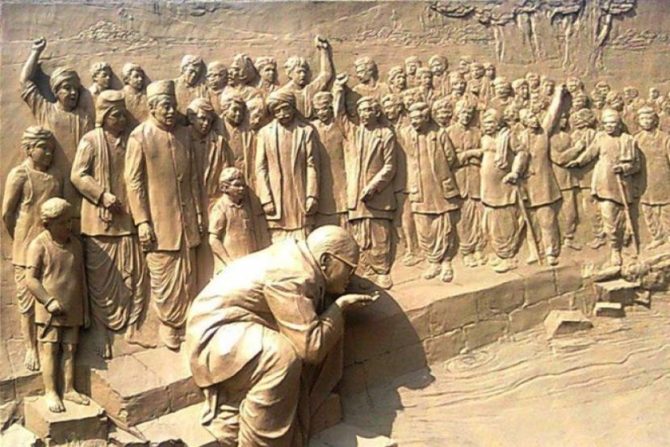 ४. महत्वाचे सत्याग्रह / आंदोलने : महाडचे चवदार तळे सत्याग्रह, (२० मार्च १९२७), मनुस्मृती दहन (२५ डिसेंबर १९२७), शेतकऱ्यांची चळवळ (१९२८), पर्वती देवालय प्रवेश (१९२९), काळाराम मंदिर प्रवेश सत्याग्रह (१९३१), पुणे करार (१९३२), येवला परिषद (१९३५), बौद्ध धर्मात प्रवेश (१४ ऑक्टोबर १९५६), बावीस प्रतिज्ञा.