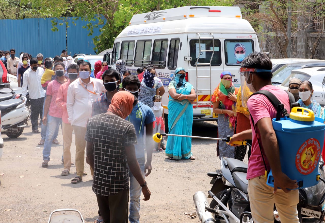 यावेळी पोलिसांच्या कुटुंबातील सर्वांनी यामध्ये सहभाग घेतला होता.