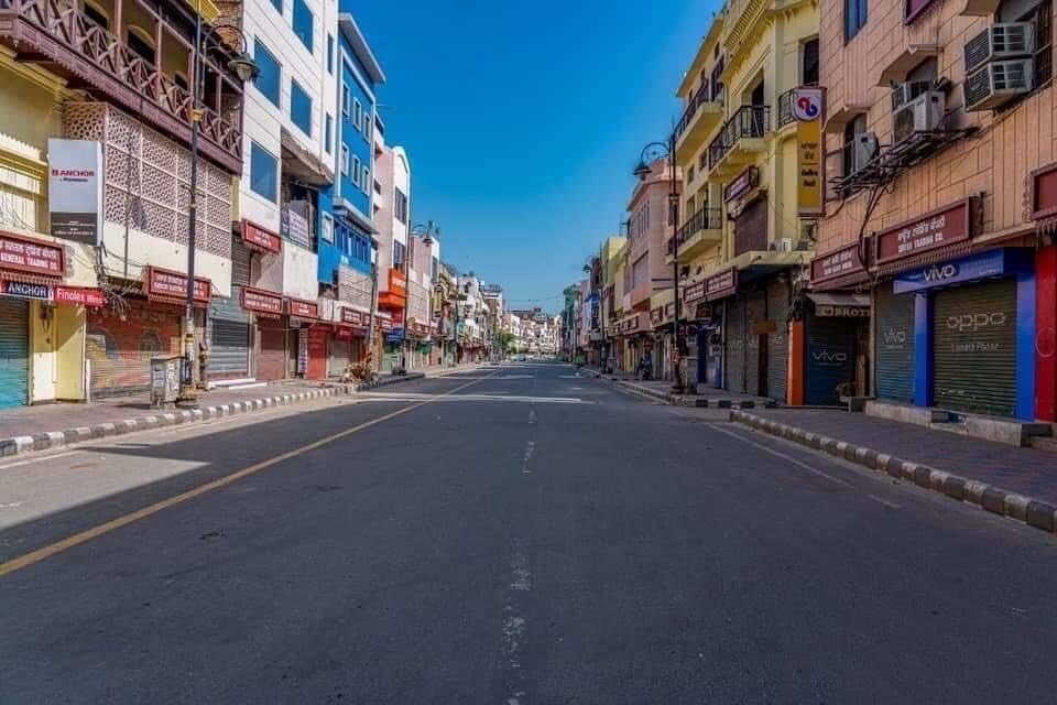 करोना विषाणूचा सामना करण्यासाठी सध्या संपूर्ण देशभरात ३ मे पर्यंत लॉकडाउन वाढवण्यात आलेलं आहे. देशातील महत्वाची शहरं या काळात बंद आहेत. (सर्व छायाचित्र - I am Sikh फेसबूक पेज)