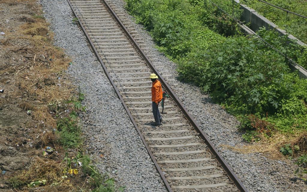 सध्या करोनाचा प्रादुर्भाव वाढत असल्याने प्रशासन युद्ध पातळीवर कामाला लागलं आहे.
