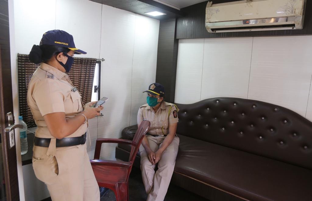 भर उन्हात रस्त्यांवर नाकाबंदी दरम्यान काम करणाऱ्या पोलिसांना काही काळ आराम करता यावा यासाठी या व्हॅनिटी व्हॅन्स पुरवण्यात आल्या आहेत. त्याचबरोबर अनेक ठिकाणी तंबू आणि शेल्टर होम्स देखील तयार करण्यात आले आहेत.