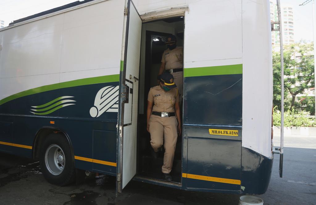 या सर्व व्हॅन्स केतन रावल यांच्या मालकीच्या आहेत.