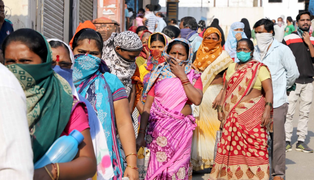काही केल्या कष्टकऱ्यांच्या नशिबातला संघर्ष कमी होण्याची चिन्ह दिसत नाहीत