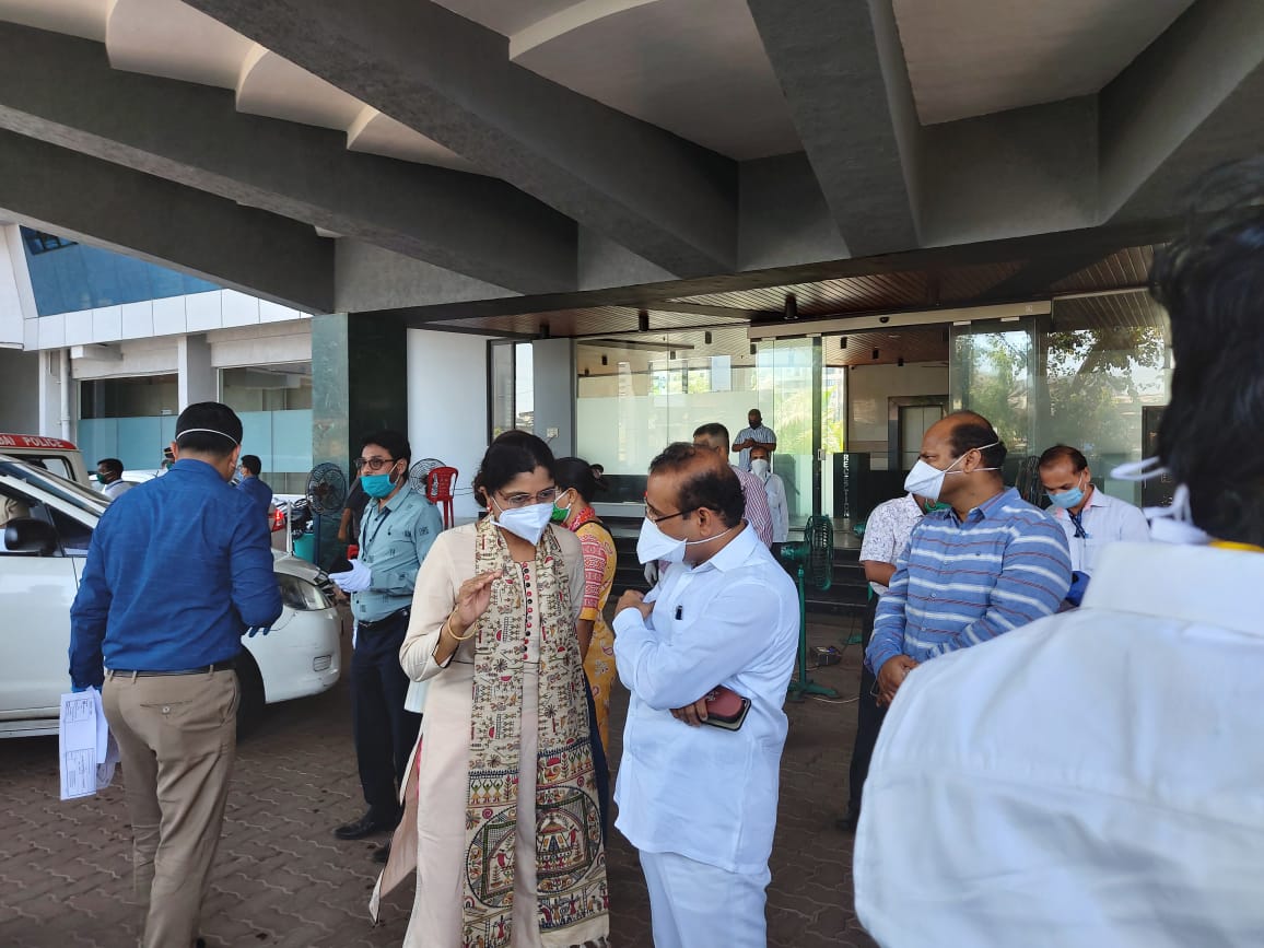 करोनाचा संसर्ग पसरू नये यासाठी पालिकेने धारावीमध्ये रहिवाशांच्या वैद्यकीय तपासणीची मोहीम हाती घेतली आहे.