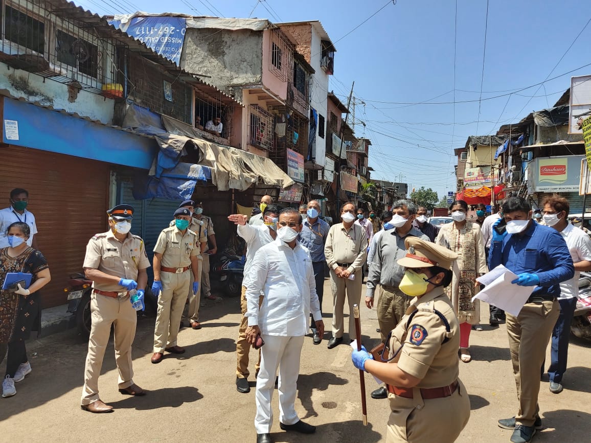 प्रत्येक रहिवाशाची तपासणी करून ताप, सर्दी, खोकला असलेल्यांची करोनाविषयक तपासणी करण्यात येत आहे.