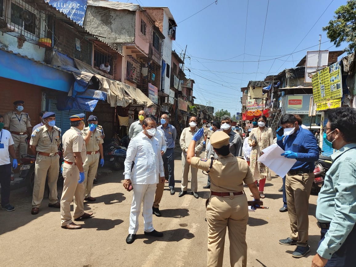 आरोग्यमंत्री टोपे यांनी करोनाच्या वाढ्त्या प्रादुर्भावाच्या पार्श्वभूमीवर अधिकारी वर्गास काही सूचना देखील यावेळी केल्या