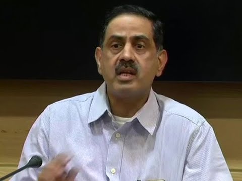 करोनाच्या लढाईत सर्वात पुढे इंडियन काउन्सिल ऑफ मेडीकल रिसर्चचे (ICMR) नाव सर्वात पुढे आहे. याचे संचालक बलराम भार्गव यांच्यावर करोना टेस्टिंगची व्यवस्था तसेच रूग्णांच्या डेटाची जबाबदारी देण्यात आली आहे. तुम्ही दररोज ऐकत असणाऱ्या करोनाशी निगडित आकडेवारी ICMR मार्फत केंद्राकडे जाणारी आकडेवारी आहे.
