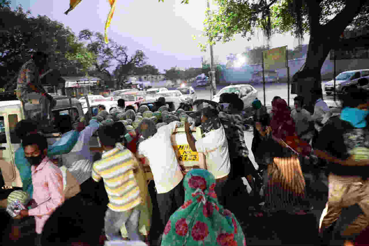 त्याचबरोबर मोफत कलिंगडाचे वाटपही यावेळी करण्यात आले.