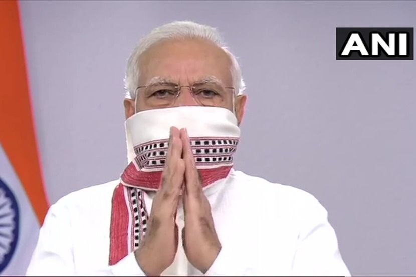“करोनाचा फैलाव अद्यापही रोखण्यात यश आलेलं नाही. त्यासंबधी राज्यांच्या मुख्यमंत्र्यांशी चर्चा करण्यात आली. लॉकडाउन वाढवला जावा असा सल्ला देण्यात आला आहे. अनेक राज्यांनी आधीच हा निर्णय घेतला आहे. सर्व सूचना लक्षात घेता लॉकडाउन 3 मेपर्यंत वाढवण्याचा निर्णय घेत आहोत,” असं नरेंद्र मोदींनी सांगितलं.