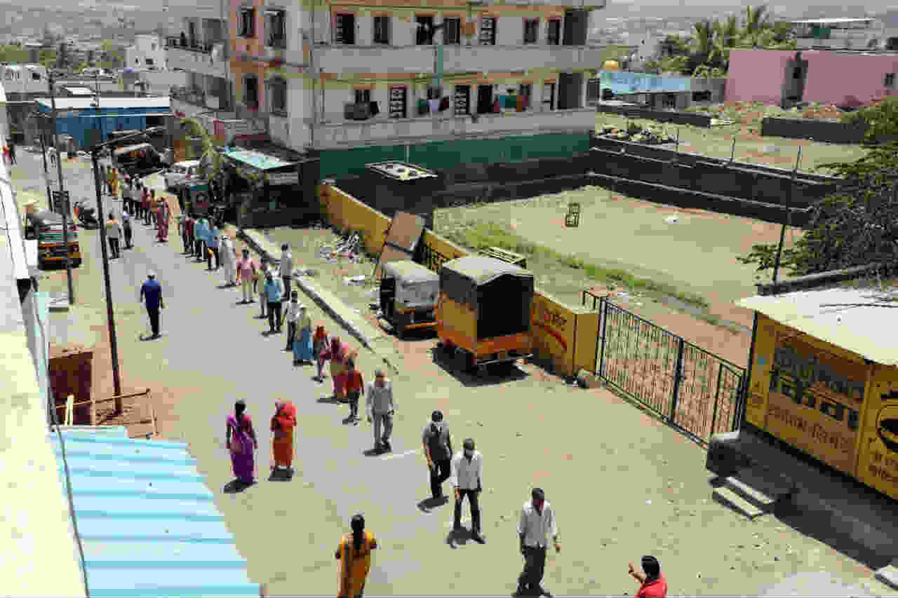 या ठिकाणीच त्यांना स्थानिक नगरसेवक युवराज बेलदरे यांच्यामार्फत दुपारचे जेवण पुरवण्यात येते.