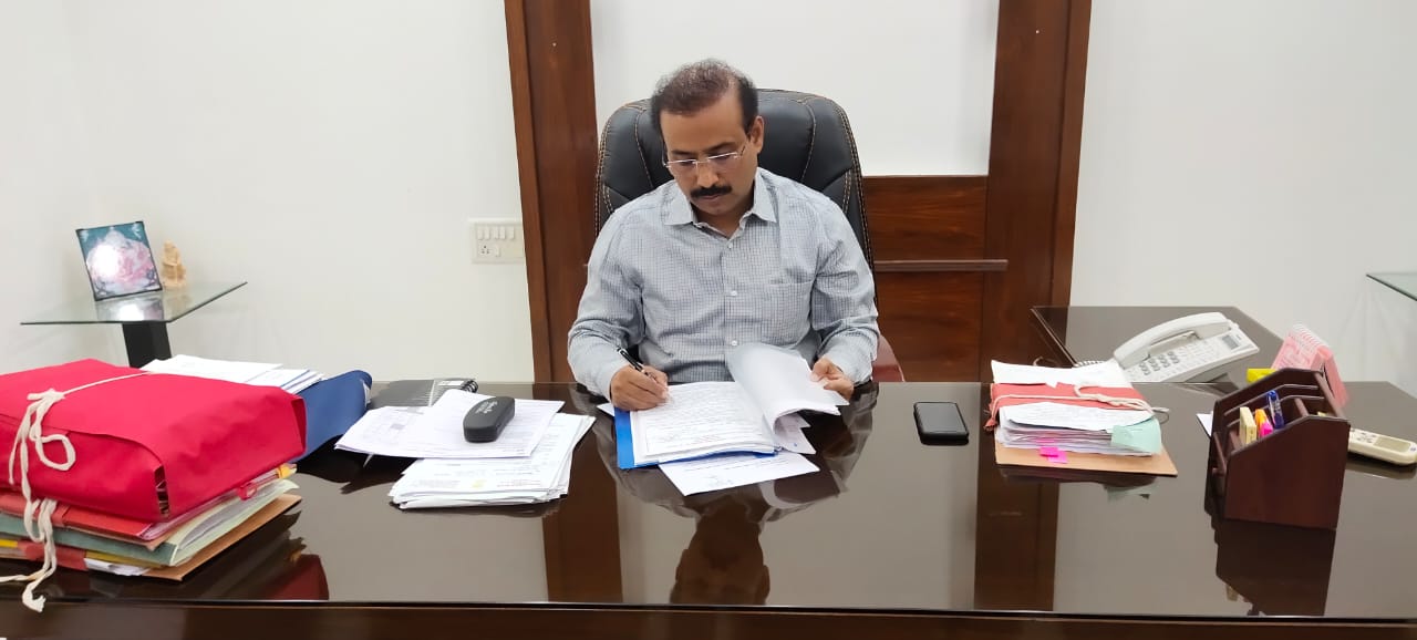 आधीच्या आघाडीच्या सरकारच्या काळातही राजेश टोपे यांनी नगर विकास, जलसंधारण, पर्यावरण, उद्योग यासह व मंत्री म्हणून काम पाहिलं. नगरविकास, जलसंधारण यासह विविध मंत्रीपदाची जबाबदारी सांभाळली. पण, म्हणावी तशी छाप त्यांना पाडता आली नाही.