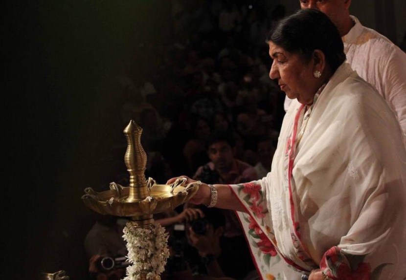 ज्येष्ठ गायिका लता मंगेशकर