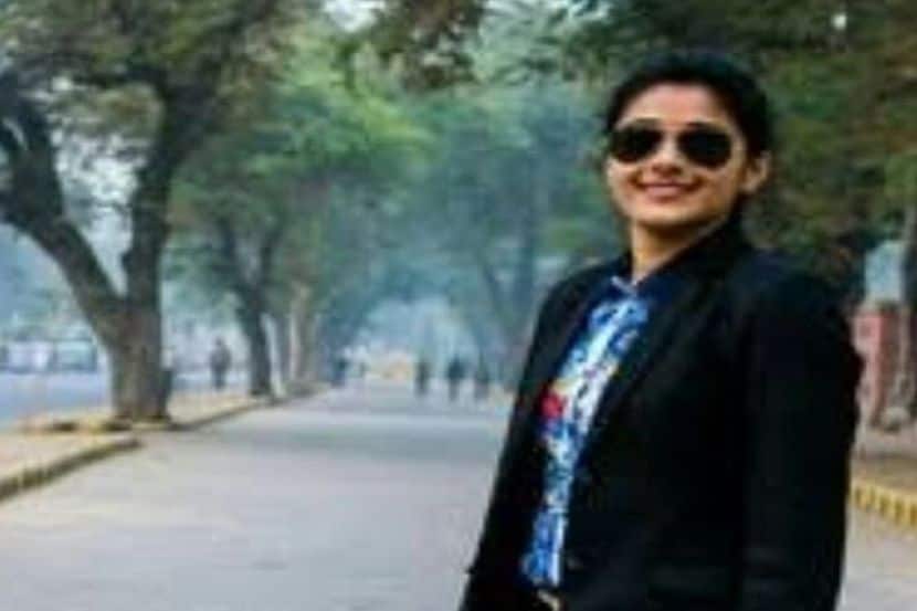 जिल्हा परिषदेच्या शाळेत सुरभीनं शिक्षण घेतलं खरं पण.. इंग्रजी येत नसल्यामुळे सुरभीची टिंगल उडवली जात होती... (फोटो साभार : BcqmbewDbun इनस्टाग्राम )