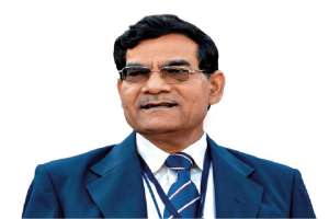 पी.के मिश्रा यांच्या मदतीसाठी असणारे दुसरे आधिकारी IAS एके शर्मा आहेत. एक्सपर्टसोबत ते सतत संपर्कात असतात. शर्मासध्या माइक्रो, स्‍मॉल अॅण्ड मीडियम एंटरप्राइजेजमध्ये सेक्रटरी आहेत.