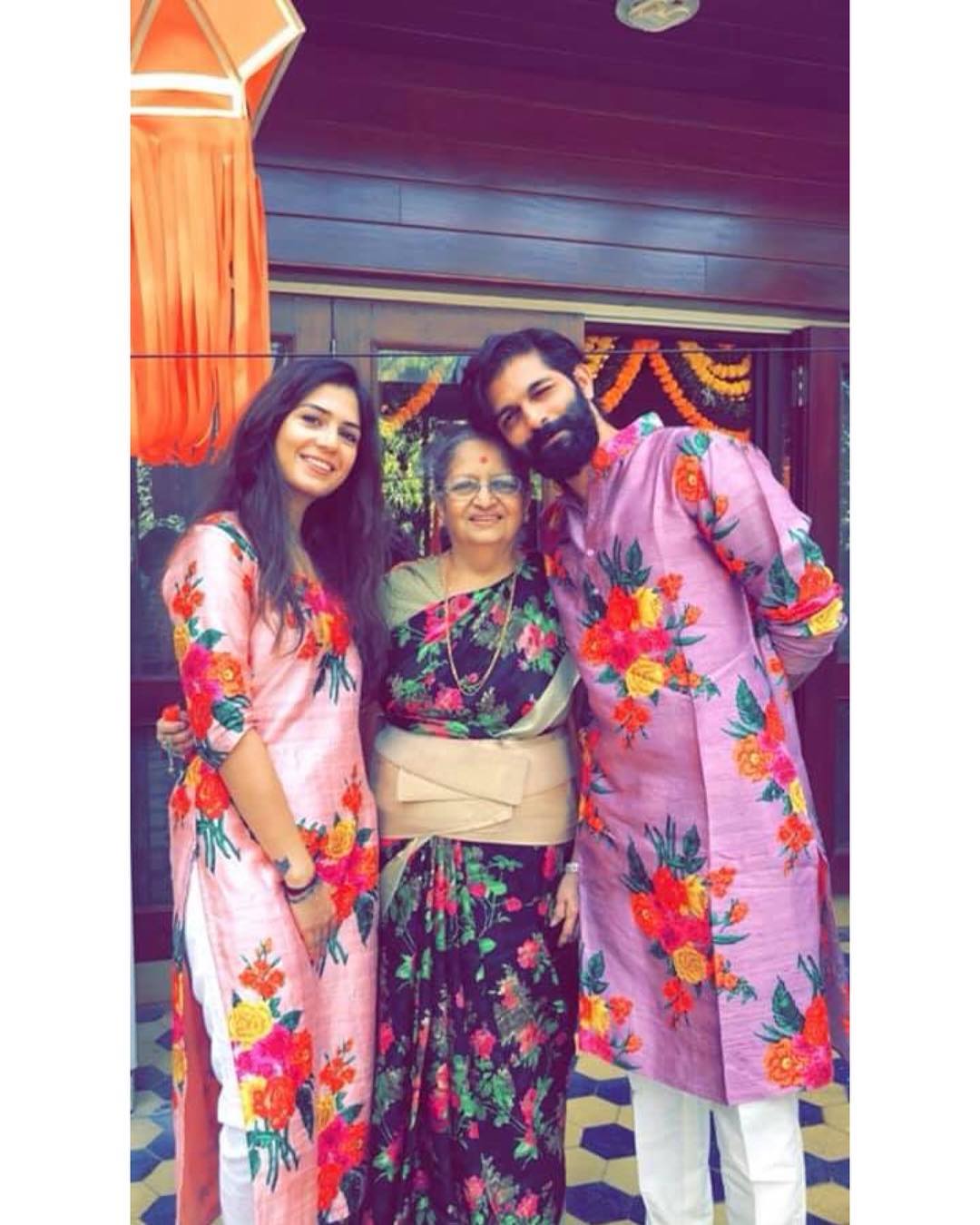 कार्यकर्त्यांसोबत राहून काम करण्यावर त्यांच्या अधिक विश्वास आहे. मुंबईतील रुपारेल महाविद्यालयातून त्यांनी पदवीपर्यंतचे शिक्षण घेतले आहे. त्यापुढचे शिक्षण त्यांनी कॅनडा येथील वेस्टमिनिस्टरच्या डग्लस कॉलेजमधून घेतले आहे.