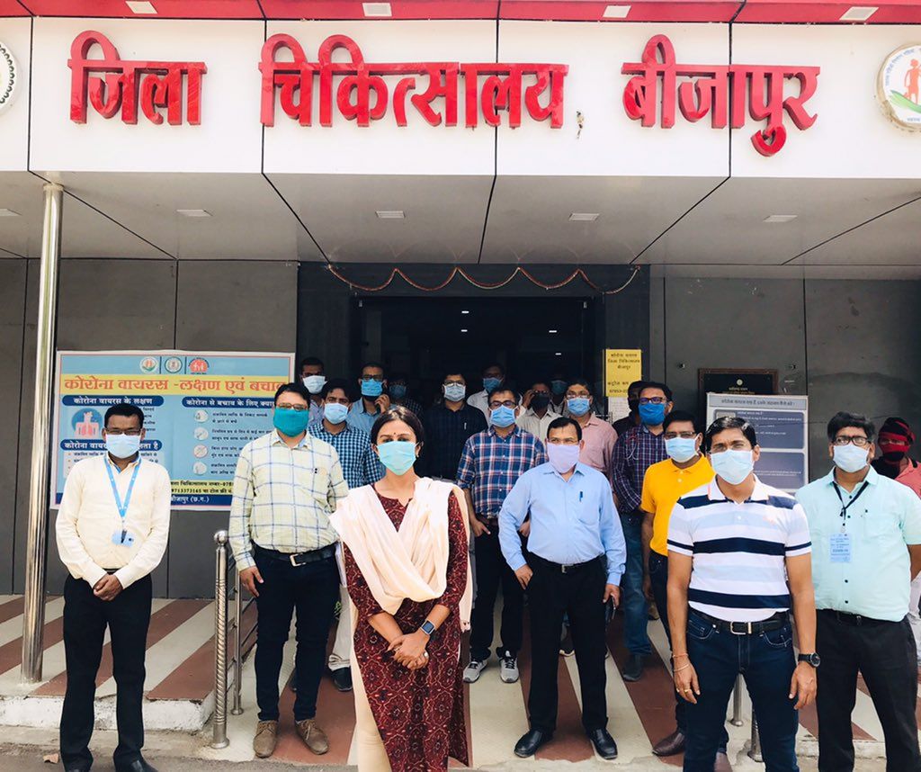 छत्तीसगढमध्ये प्रियंका शुक्ला सध्या आपलं कर्तव्य बजावत आहेत. करोना व्हायरसच्या पार्श्वभूमीवर त्यांचं काम उल्लेखनीय असल्याचे अनेक प्रसारमाध्यमांतून समोर आलं आहे.