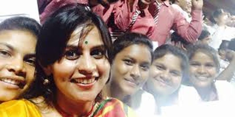 जिल्हाधिकारी झाल्यानंतर प्रियंकाने गरिंबासाठी अनेक नवनव्या योजनांची सुरूवात केली. गोरगरिब मुलांच्या शिक्षणापासून रोजंदारीवर काम करणाऱ्यांपर्यंत अनेक योजना प्रियंकानं आमंलात आणल्या.