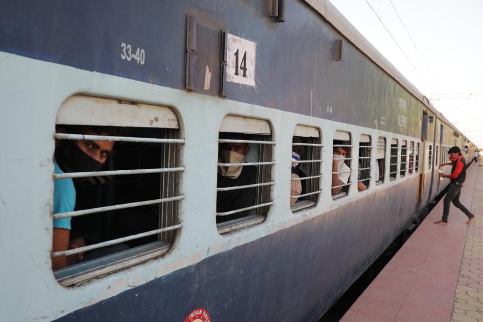 गाडीत जागा मिळाली आता प्रतीक्षा गाडी स्टेशन कधी सोडते याची...