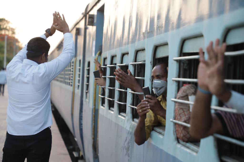 प्रत्येक कामगारांनी या संकटकाळात आपली काळजी घेणाऱ्या अधिकाऱ्यांचे आभार मानले