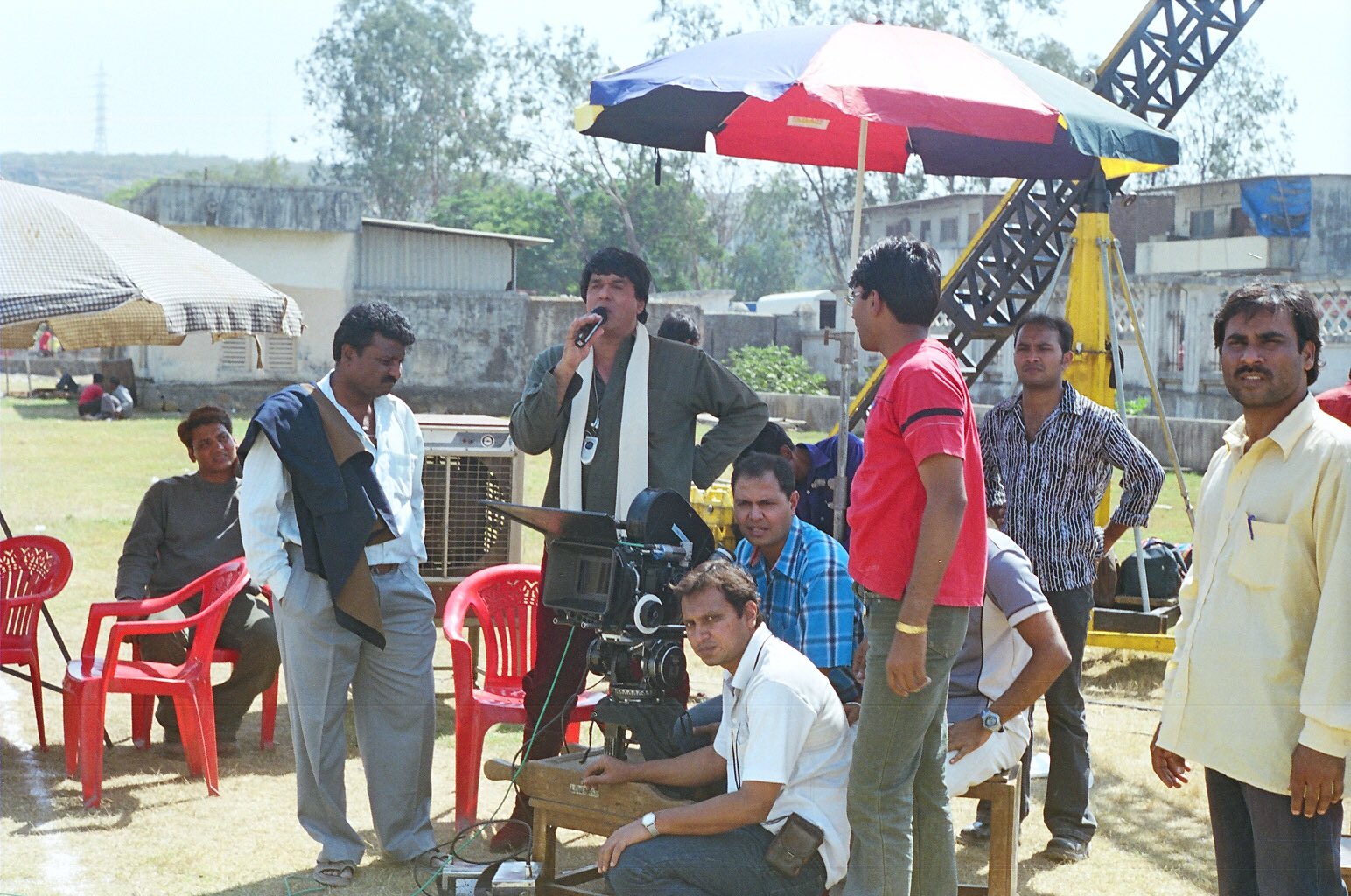 असे असताना आपला भारतीय सुपरहिरो ‘शक्तिमान’ तरी मागे कसा राहील? लॉकडाउनच्या निमित्ताने का होईना भारतातील पहिला सुपरहिरो शक्तीमान पुन्हा एकदा टीव्हीवर परतला आहे. (फोटो सौजन्य - मुकेश खन्ना ट्विटर)