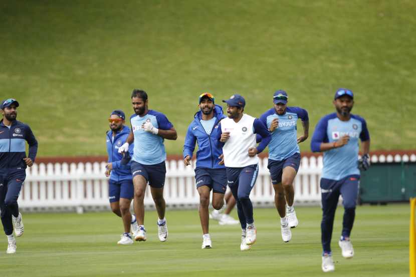डीव्हिलियर्सच्या संघात सात भारतीय, दोन आफ्रिकन तर १-१ इंग्लंड व अफगाणिस्तानचे खेळाडू आहेत.