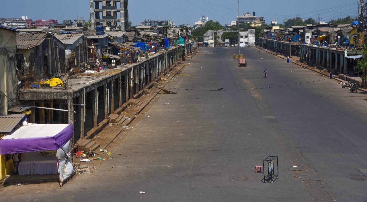 एरवी व्यापारी, शेतकरी आणि ग्राहकांनी फुलून जाणारी ही बाजारपेठ लॉकडाउन काळात अशी शांत झालेली दिसते.