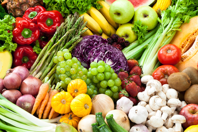 संतुलित आहाराचे सेवन करा. रोजच्या आहारात फळं आणि हिरव्या पालेभाज्यांचा समावेश करा. (सर्व माहिती - डॉ. रिंकी कपूर, कॉस्मेटिक डरमॅटोलॉजिस्ट आणि डरमॅटो सर्जन)