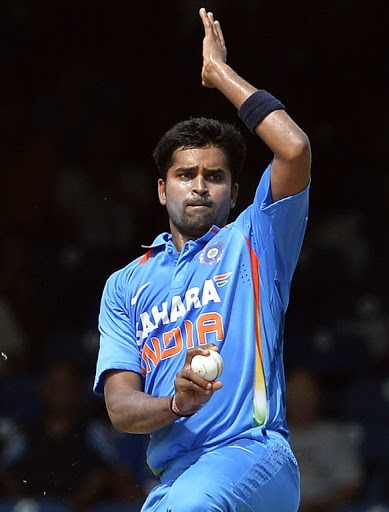 २) विनय कुमार - भारत विरुद्ध ऑस्ट्रेलिया, २०१३, १० षटकांत १०२ धावा