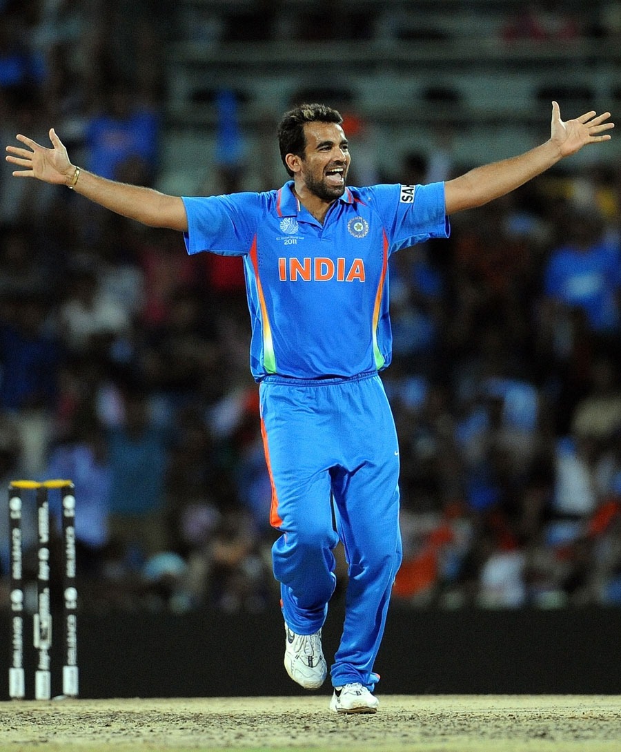 ४) झहीर खान - भारत विरुद्ध श्रीलंका, २००९, १० षटकांत ८८ धावा
