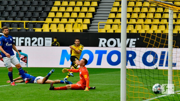 Dortmund संघाकडून राफाएल गुरेरोने दुसरा गोल झळकावला. (फोटो सौजन्य - Bundesliga)