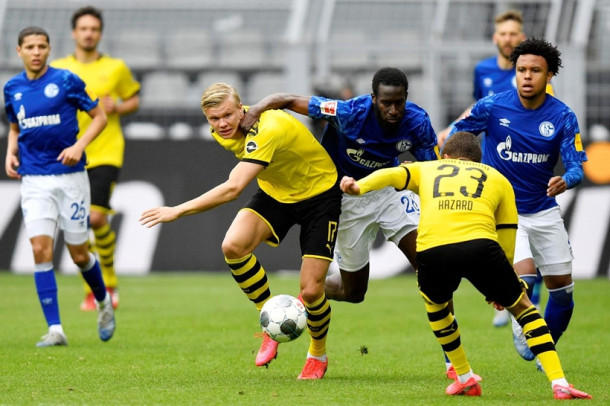 बॉलवर ताबा मिळवण्याच्या प्रयत्नात Dortmund संघाचा इर्लिंग हालांड... (फोटो सौजन्य - राऊटर्स)