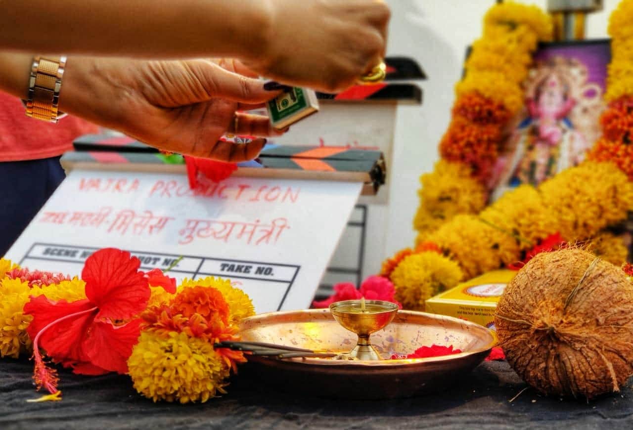 करोना विषाणूमुळे ठप्प झालेला मनोरंजन व्यवसाय आता हळूहळू कार्यरत होत आहे.
