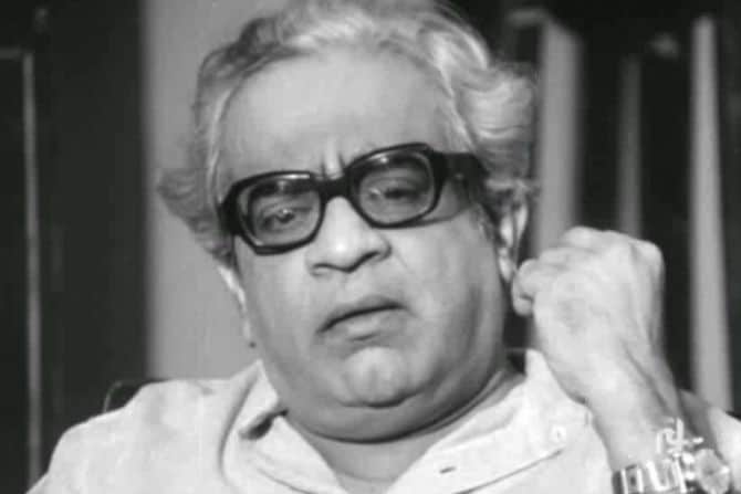 पु.ल. देशपांडे हे महाराष्ट्राचं लाडकं व्यक्तिमत्व. त्यांचा आज विसावा स्मृतीदिन.. मात्र मागे त्यांच्या आठवणीच नाहीत तर अमाप साहित्यकृतीही आहेत ज्यामुळे ते आपल्या मनात कायमच जिवंत राहतील