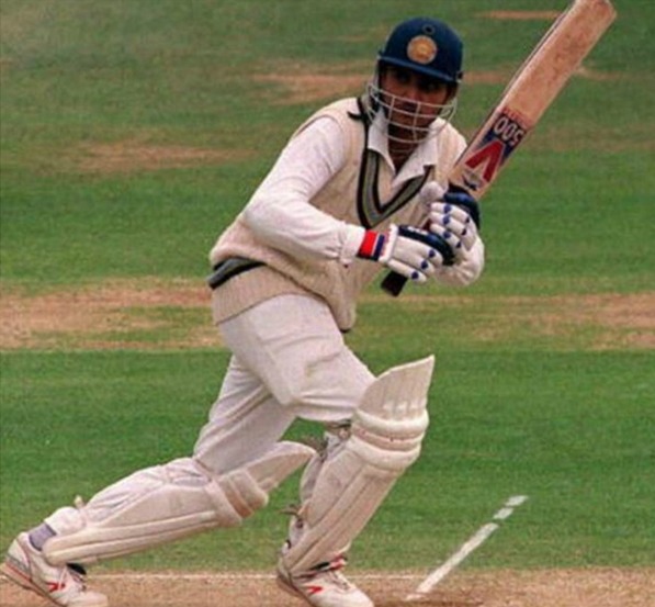 १) सौरव गांगुली - १९९६ साली इंग्लंडविरुद्ध मालिकेत सौरव गांगुलीने कसोटी क्रिकेटमध्ये पदार्पण केलं होतं. भारत मालिकेत ०-१ असा पिछाडीवर होता. सचिन आणि अझर हे दोन बिनीचे शिलेदार १०० धावांच्या आतच माघारी परतले. यानंतर गांगुलीने संघाचा डाव सावरत शतक झळकावलं. राहुल द्रविडसोबत सौरवने यादरम्यान महत्वाची भागीदारीही रचली. हा सामना अनिर्णित राखण्यात भारताने यश मिळवलं. यानंतरच्या कसोटी सामन्यात सौरवने पुन्हा एकदा शतक झळकावत ३ बळी घेतले, ज्यासाठी त्याला मालिकावीर घोषित करण्यात आलं.