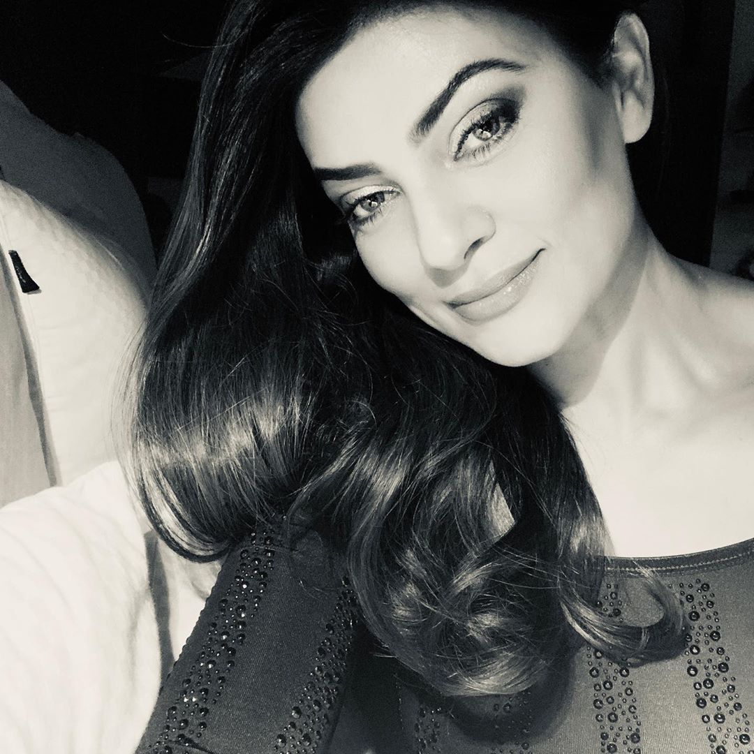 सुश्मिता सोशल मीडियावर चांगलीच सक्रिय आहे