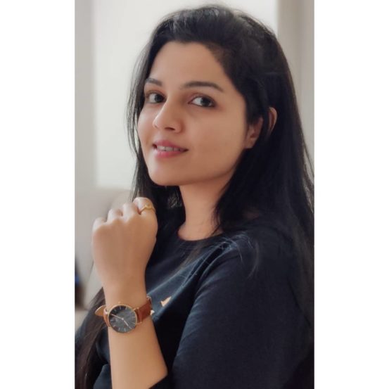 माणिक वर्मा शिष्यवृत्ती, डॉ. वसंतराव देशपांडे पुरस्कार, मोस्ट नॅचरल परफॉरमन्स ऑफ द इअर, सूर ज्योत्सना राष्ट्रीय संगीत अशा मानाच्या पुरस्काराने आर्याला सन्मानित करण्यात आले आहे.