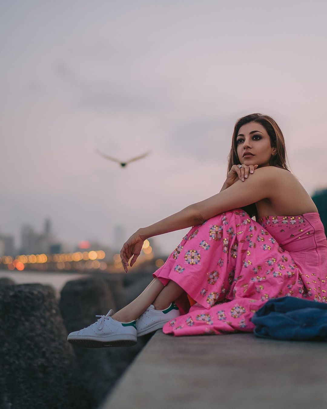 काजलचा सुंदर सोज्वळ चेहरा आणि निरासग हास्य़ पाहून अनेक जण तिच्या प्रेमात पडतात. तरुणाईमध्ये ती लोकप्रिय आहे.
