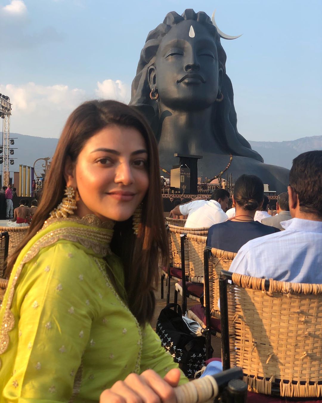 कॉलेजमध्ये असताना तिने इंग्लिश आणि हिंदी नाटकांमध्ये काम केले आहे.