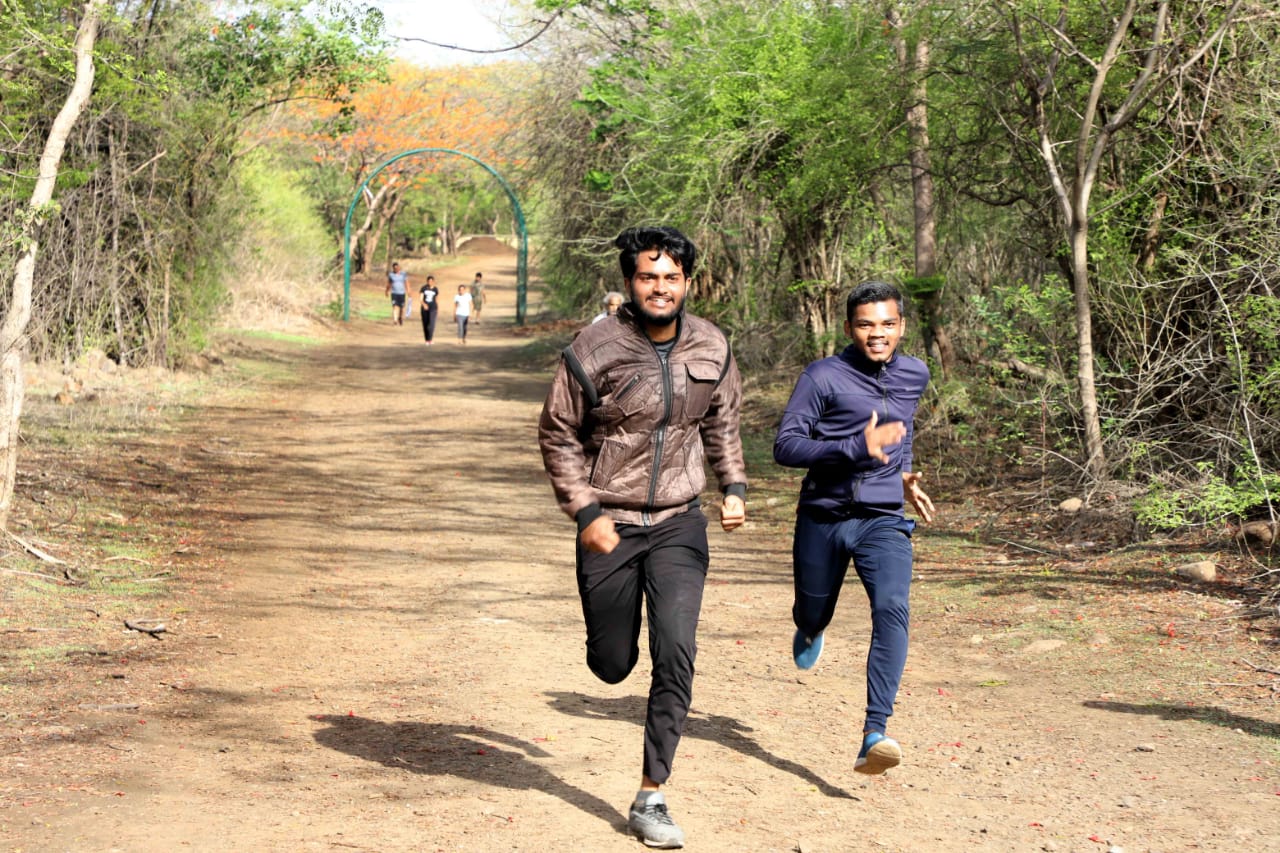 सुमारे १०२ हेक्टर जागेत पसरलेल्या या टेकडीवर पुणेकर नागरिक सकाळी आणि संध्याकाळी नित्यनियमाने फिरायला जात असतात. अनेकांसाठी व्यायामासाठी हे उत्तम ठिकाण आहे.